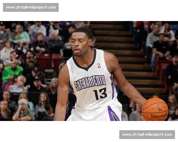 比斯利盛赞埃文斯篮板超魔兽：单场 20 板如探囊取物