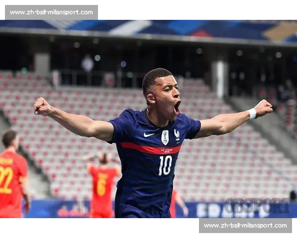 手术刀切球：足球场上的致命艺术与科学